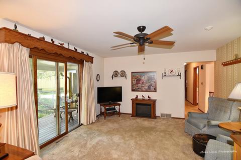 855 Martin Dr, Elgin, IL 60120 photo 9