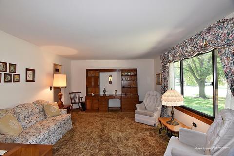 855 Martin Dr, Elgin, IL 60120 photo 2