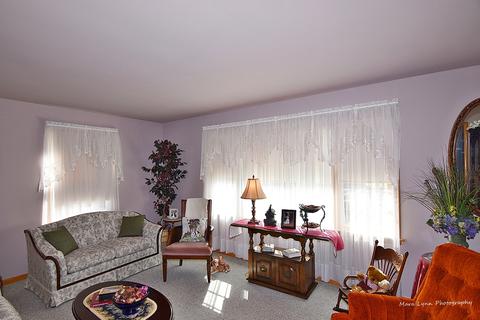 209 N Marion Ave, Bartlett, IL 60103 photo 3