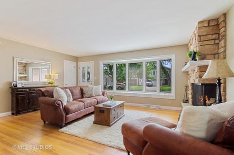 1100 W Pendleton Pl, Mount Prospect, IL 60056 photo 2