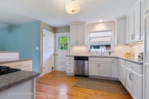 1100 W Pendleton Pl, Mount Prospect, IL 60056 photo 4