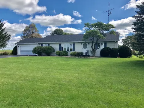 3270 E 9th Rd, Utica, IL 61373 photo 1