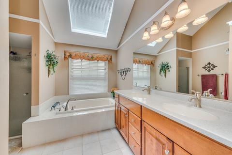 1957 Chatham Dr, Wheaton, IL 60189 photo 14