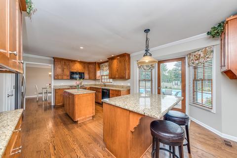 1957 Chatham Dr, Wheaton, IL 60189 photo 10