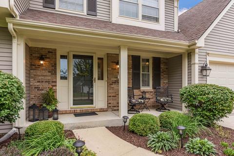 1957 Chatham Dr, Wheaton, IL 60189 photo 2