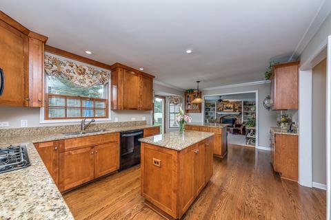 1957 Chatham Dr, Wheaton, IL 60189 photo 8