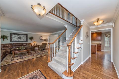 1957 Chatham Dr, Wheaton, IL 60189 photo 4