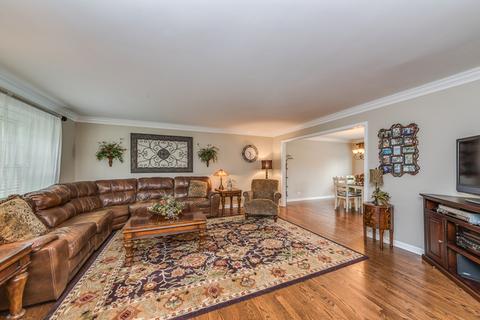 1957 Chatham Dr, Wheaton, IL 60189 photo 6