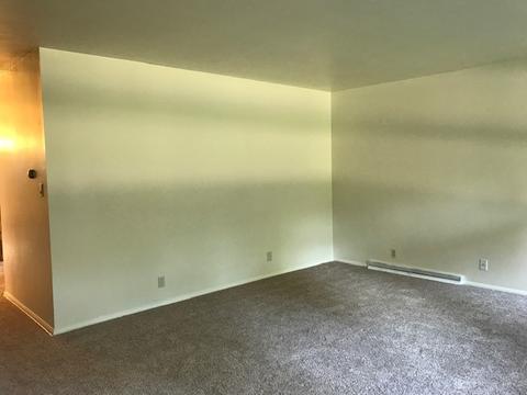 217 E Royal Dr, Dekalb, IL 60115 photo 2