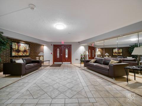1430 Sandstone Dr #213, Wheeling, IL 60090 photo 2