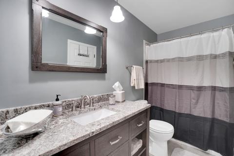 665 Devonshire Ln, Wheaton, IL 60189 photo 9