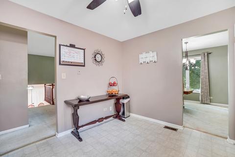 665 Devonshire Ln, Wheaton, IL 60189 photo 4