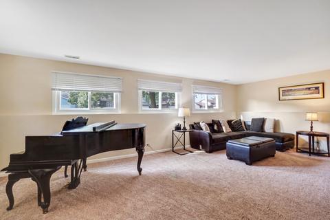 665 Devonshire Ln, Wheaton, IL 60189 photo 14