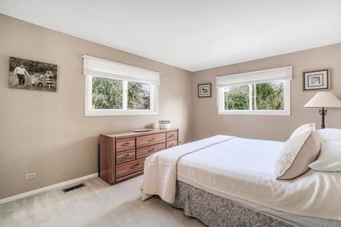 665 Devonshire Ln, Wheaton, IL 60189 photo 11