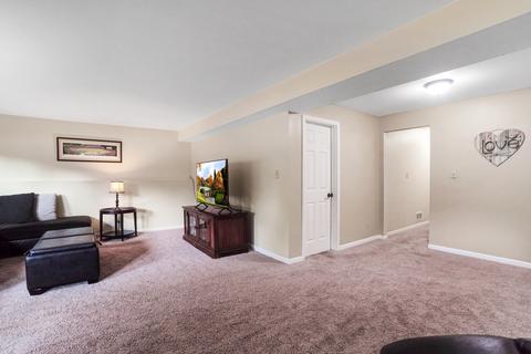 665 Devonshire Ln, Wheaton, IL 60189 photo 16