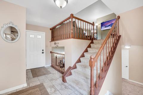 665 Devonshire Ln, Wheaton, IL 60189 photo 2