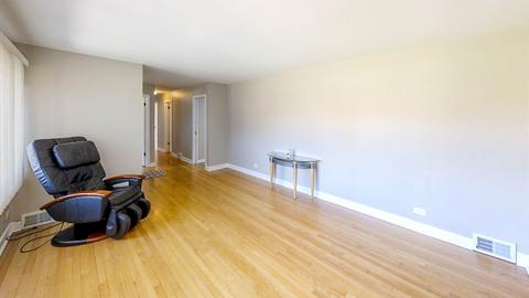 8133 W Memory Ln, Chicago, IL 60656 photo 5