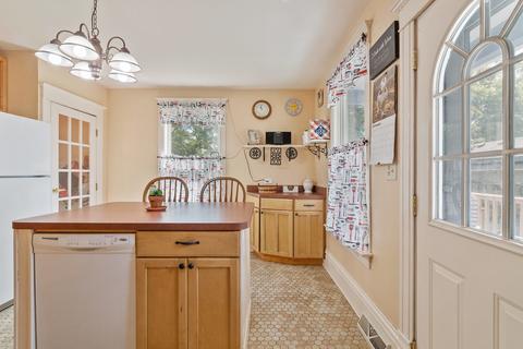545 Oak Ave, Aurora, IL 60506 photo 9