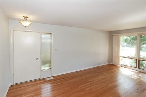 377 Anne Ter, Wheeling, IL 60090 photo 3