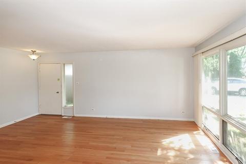 377 Anne Ter, Wheeling, IL 60090 photo 4