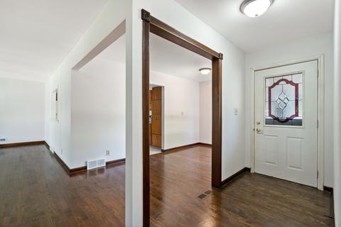 211 E Sunset Pl, Dekalb, IL 60115 photo 3