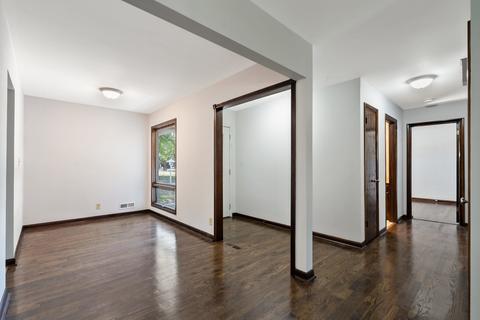 211 E Sunset Pl, Dekalb, IL 60115 photo 2