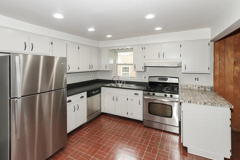 1541 E Algonquin Rd, Des Plaines, IL 60016 photo 11