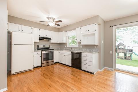 1202 Challis Dr, Bloomington, IL 61704 photo 4