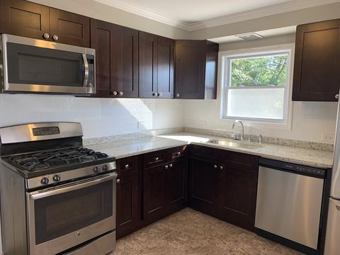 413 Suwanee St, Park Forest, IL 60466 photo 2