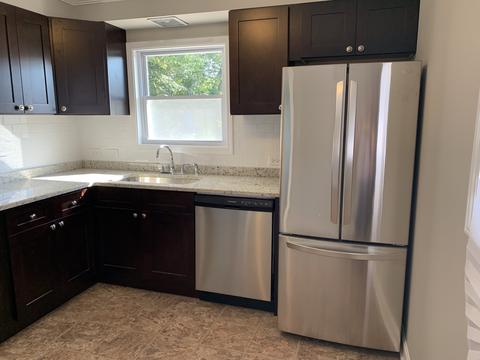 413 Suwanee St, Park Forest, IL 60466 photo 3