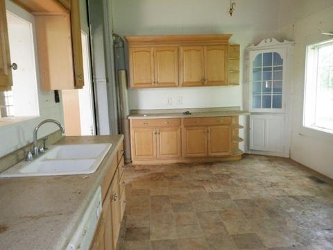 215 E Walnut St, Westfield, IL 62474 photo 9