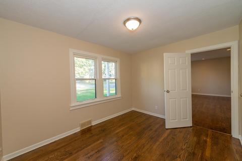 3134 Patton Dr, Des Plaines, IL 60018 photo 5