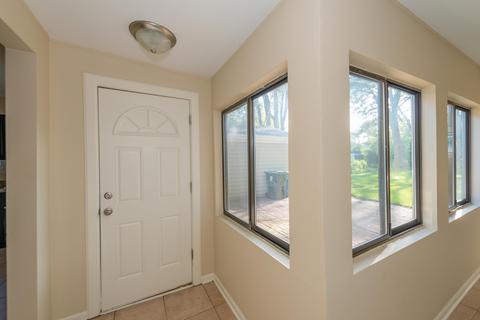 3134 Patton Dr, Des Plaines, IL 60018 photo 9