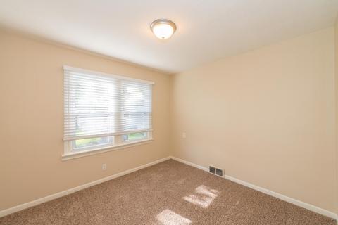 3134 Patton Dr, Des Plaines, IL 60018 photo 10