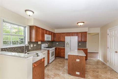 573 Eastwick Ln, Bartlett, IL 60103 photo 5