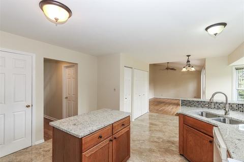 573 Eastwick Ln, Bartlett, IL 60103 photo 7