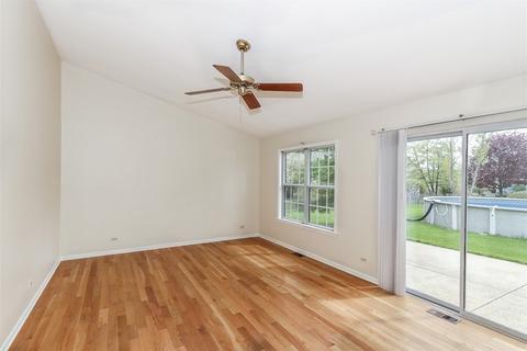573 Eastwick Ln, Bartlett, IL 60103 photo 10