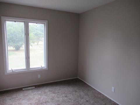1563 S Pointe Dr, Rantoul, IL 61866 photo 8