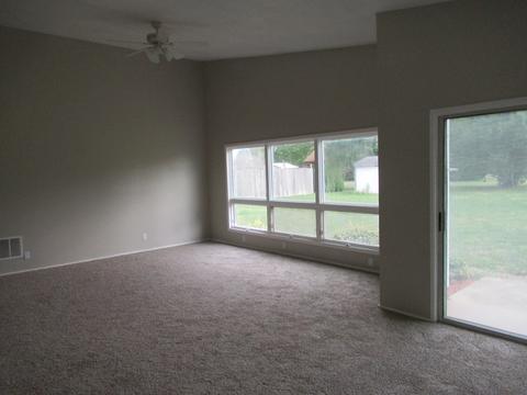1563 S Pointe Dr, Rantoul, IL 61866 photo 6
