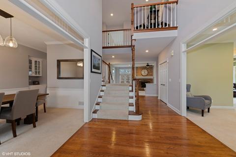 1928 Wicklow Rd, Naperville, IL 60564 photo 2