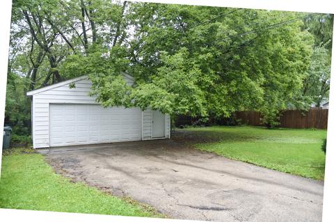 208 Valley Dr, Lindenhurst, IL 60046 photo 3