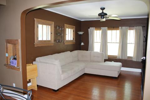 323 Simms St, Aurora, IL 60505 photo 2