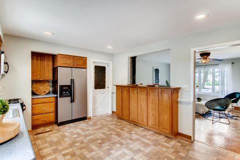 20 E Pine St, Streamwood, IL 60107 photo 5