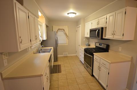 602 Gates St, Aurora, IL 60505 photo 4