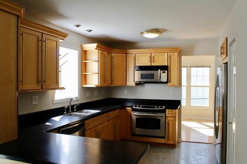 1045 John Dr, Hoffman Estates, IL 60169 photo 3