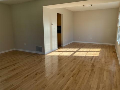 1045 John Dr, Hoffman Estates, IL 60169 photo 6