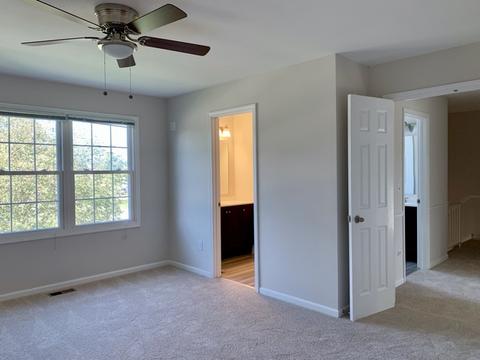 1045 John Dr, Hoffman Estates, IL 60169 photo 2