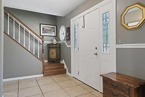 1001 Pear Tree Ln, Wheeling, IL 60090 photo 2