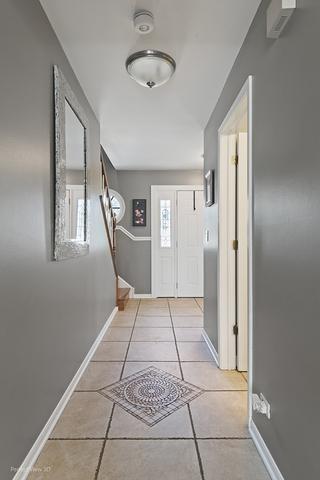 1001 Pear Tree Ln, Wheeling, IL 60090 photo 9
