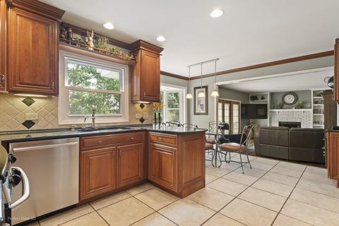 1001 Pear Tree Ln, Wheeling, IL 60090 photo 6